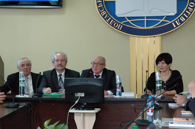 Ректор Полтавського університету економіки і торгівлі, д.і.н., проф. Нестуля Олексій Олексійович відкриває конференцію