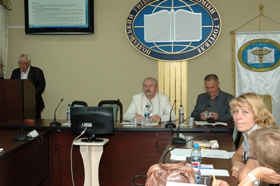 З доповіддю виступає завідувач відділу економічної кібернетики Інституту кібернетики ім. В. М. Глушкова НАН України, д. ф.-м. н., с. н. с. Донець Георгій Панасович